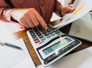 مالیات برعایدی سرمایه حباب قیمتی بازارهای ارز، مسکن و خودرو را تخلیه می&zwnj;کند