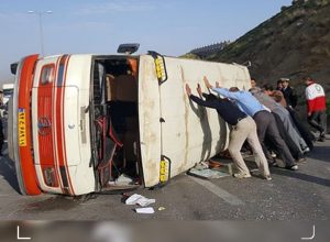 واژگونی مینی&zwnj;بوس ۲ کشته و ۱۸ مصدوم برجای گذاشت