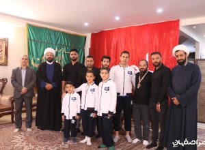 دیدار مدال آوران مدرسه شنای وال اصفهان با خانواده شهید زاهدی