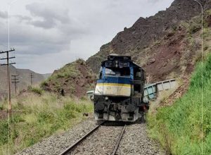 ۹ واگن در حادثه قطار باری خوی از ریل خارج شده است